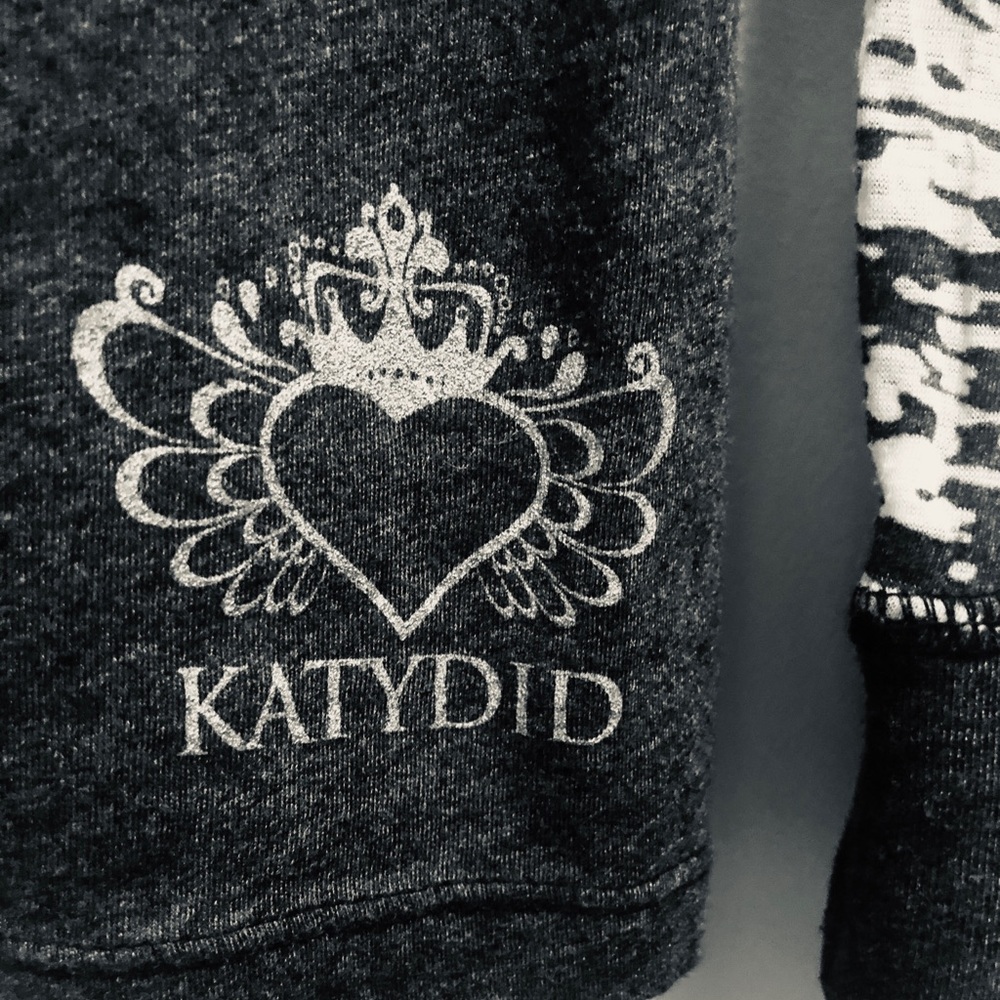 KATYDID Top Size L Art Skull Cross Bling